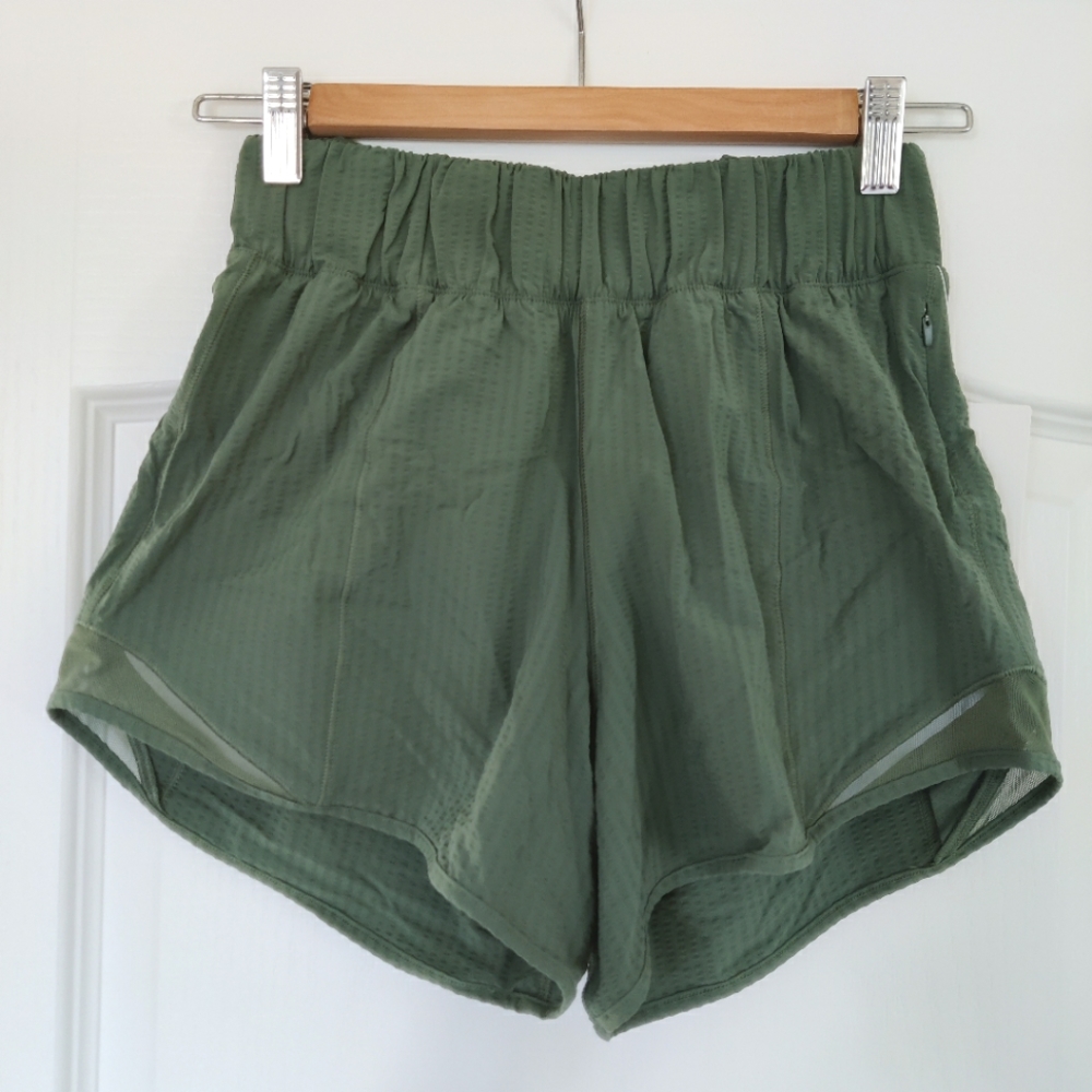 Lululemon Hotty Hot HR 4" *Seersucker size 4 short